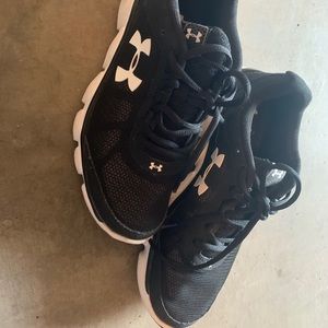 UnderArmour woman’s size 8